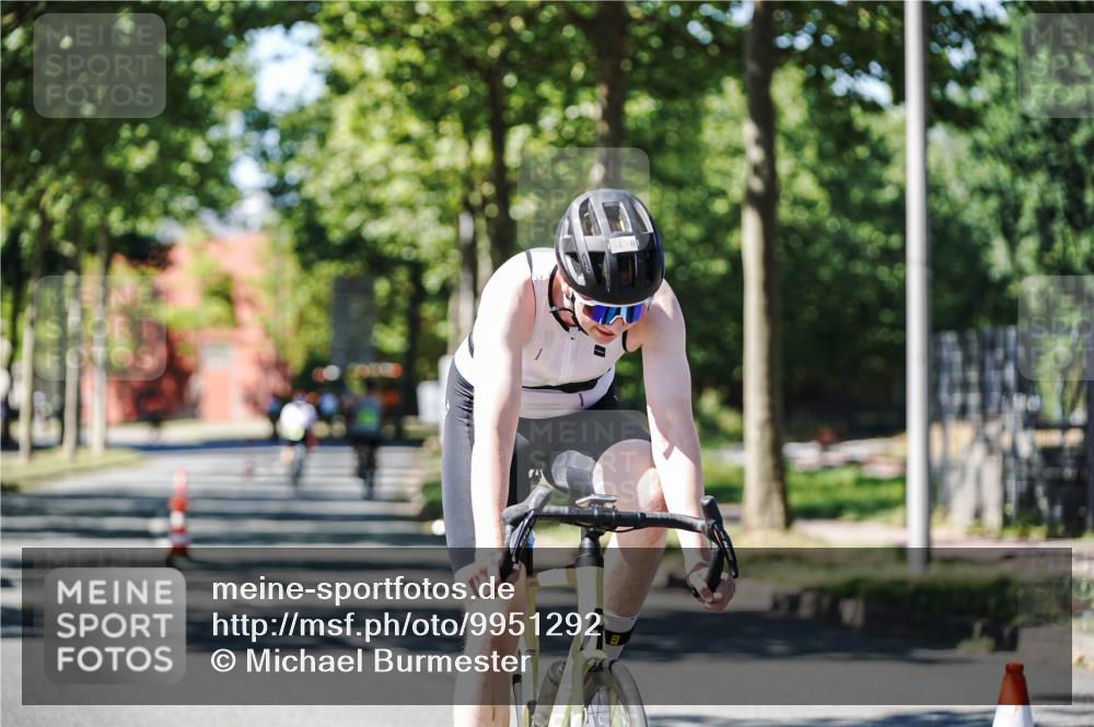 09.08.2026 - GEWOBA Citytriathlon Bremen Michael Burmester http://msf.ph/oto/9951292 09.08.2026 14:13:11 Radfahren 2, 38, 54, 82, 279, 304 meine-sportfotos.de
