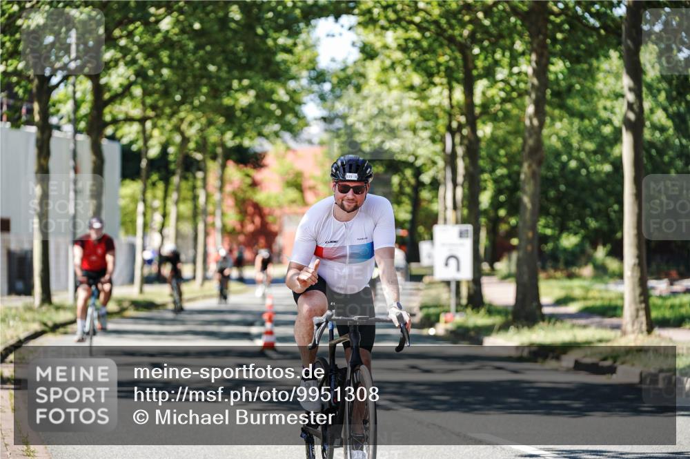 09.08.2026 - GEWOBA Citytriathlon Bremen Michael Burmester http://msf.ph/oto/9951308 09.08.2026 14:13:35 Radfahren 12, 17, 36, 52, 74, 86, 98, 115, 152, 158, 179, 180, 200, 254, 346, 353 meine-sportfotos.de