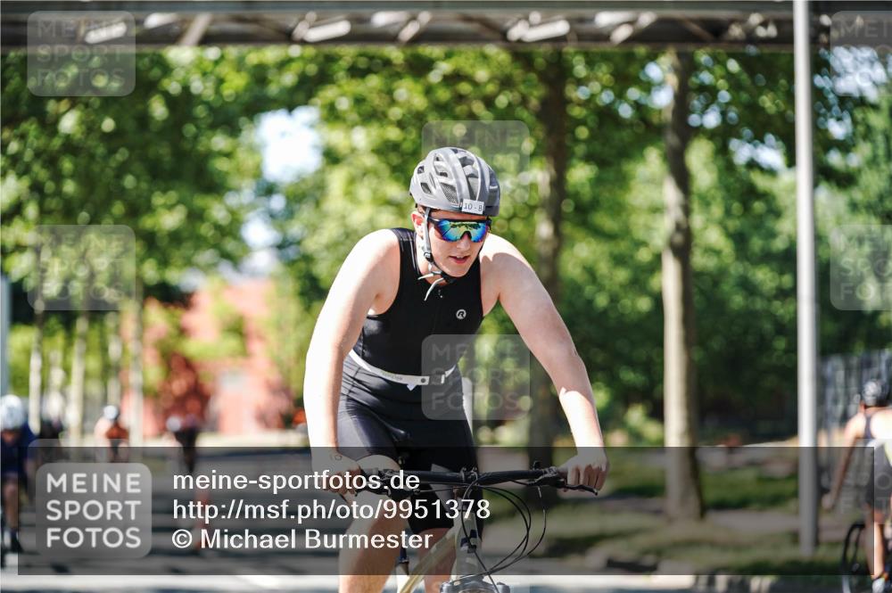 09.08.2026 - GEWOBA Citytriathlon Bremen Michael Burmester http://msf.ph/oto/9951378 09.08.2026 14:15:33 Radfahren 7, 10, 80, 122, 218, 257, 260, 263, 285, 302, 349, 354, 433 meine-sportfotos.de