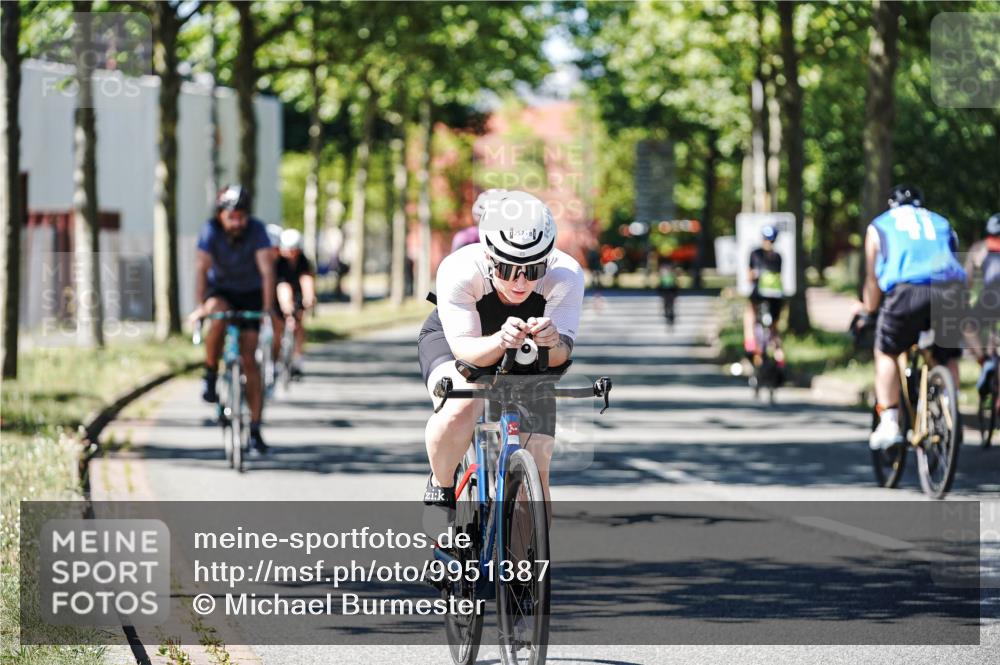 09.08.2026 - GEWOBA Citytriathlon Bremen Michael Burmester http://msf.ph/oto/9951387 09.08.2026 14:15:39 Radfahren 7, 10, 122, 218, 257, 260, 263, 285, 302, 349, 354, 433 meine-sportfotos.de