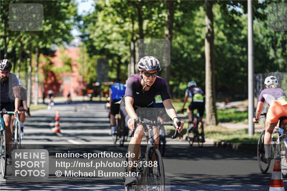 09.08.2026 - GEWOBA Citytriathlon Bremen Michael Burmester http://msf.ph/oto/9951388 09.08.2026 14:15:40 Radfahren 7, 122, 218, 257, 260, 263, 285, 302, 349, 354, 433 meine-sportfotos.de