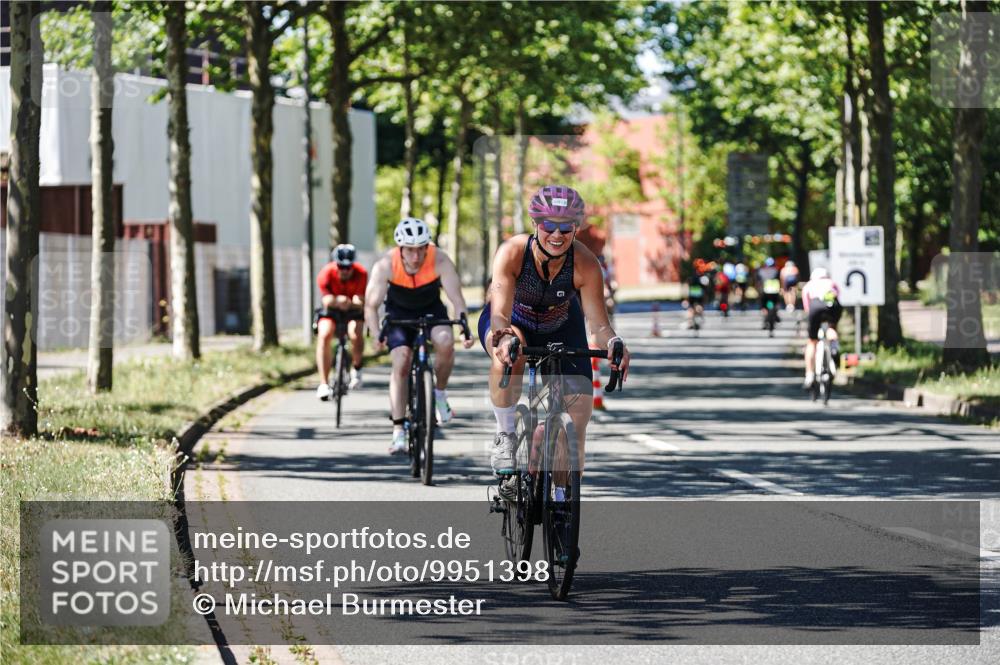 09.08.2026 - GEWOBA Citytriathlon Bremen Michael Burmester http://msf.ph/oto/9951398 09.08.2026 14:15:50 Radfahren 14, 37, 43, 89, 133, 163, 218, 257, 263, 285, 291, 308, 354 meine-sportfotos.de