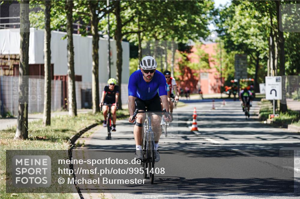 09.08.2026 - GEWOBA Citytriathlon Bremen Michael Burmester http://msf.ph/oto/9951408 09.08.2026 14:15:56 Radfahren 14, 37, 43, 89, 133, 163, 172, 182, 232, 291, 308, 329 meine-sportfotos.de