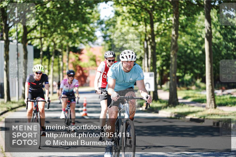 09.08.2026 - GEWOBA Citytriathlon Bremen Michael Burmester http://msf.ph/oto/9951411 09.08.2026 14:15:58 Radfahren 14, 37, 43, 89, 133, 163, 172, 182, 232, 291, 308, 329 meine-sportfotos.de