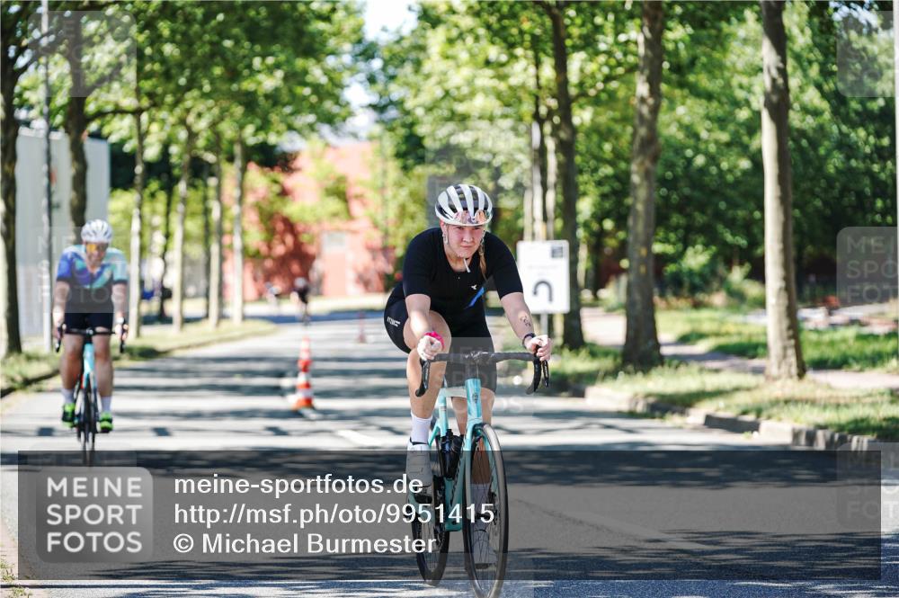 09.08.2026 - GEWOBA Citytriathlon Bremen Michael Burmester http://msf.ph/oto/9951415 09.08.2026 14:16:01 Radfahren 14, 37, 43, 89, 133, 163, 172, 182, 232, 291, 308, 329 meine-sportfotos.de