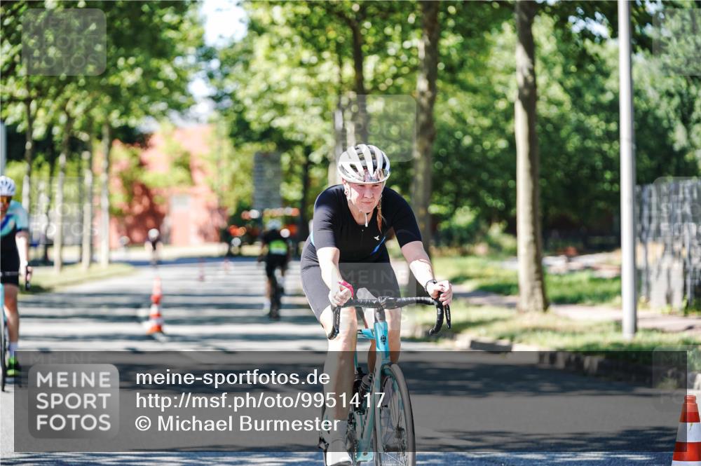 09.08.2026 - GEWOBA Citytriathlon Bremen Michael Burmester http://msf.ph/oto/9951417 09.08.2026 14:16:01 Radfahren 14, 37, 43, 89, 133, 163, 172, 182, 232, 291, 308, 329 meine-sportfotos.de