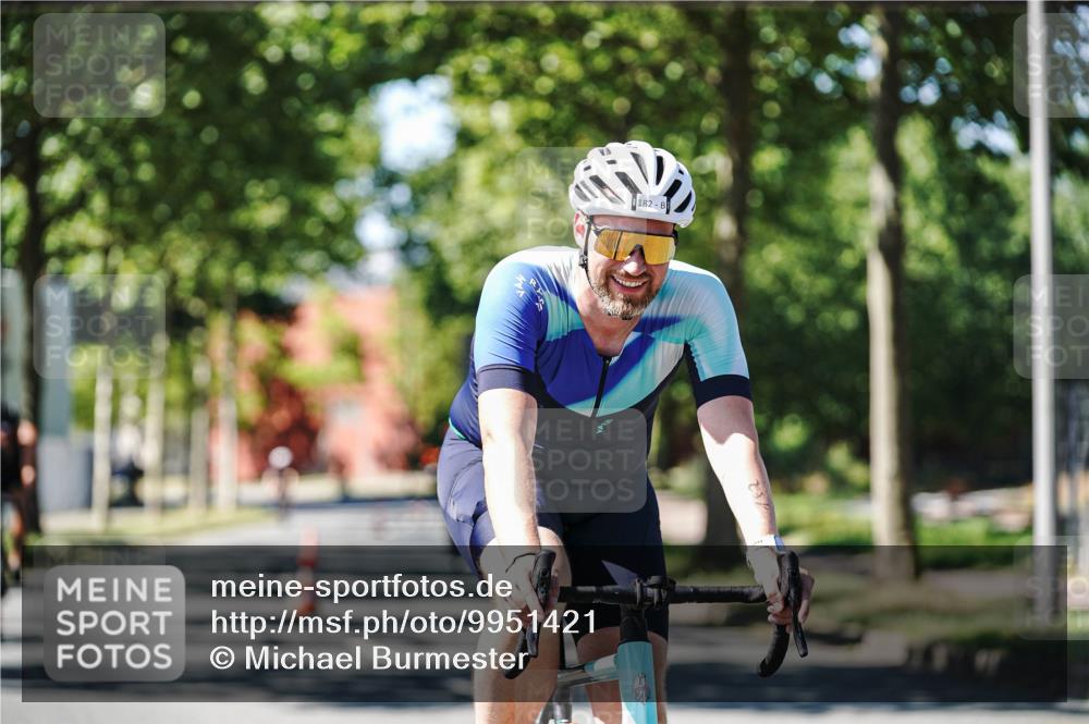 09.08.2026 - GEWOBA Citytriathlon Bremen Michael Burmester http://msf.ph/oto/9951421 09.08.2026 14:16:02 Radfahren 14, 37, 43, 89, 133, 163, 172, 182, 232, 291, 308, 329 meine-sportfotos.de