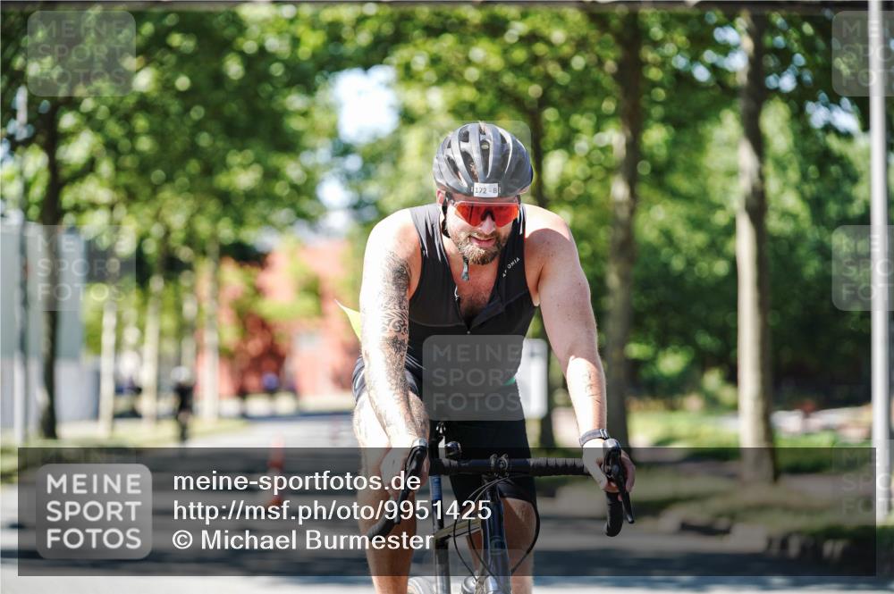 09.08.2026 - GEWOBA Citytriathlon Bremen Michael Burmester http://msf.ph/oto/9951425 09.08.2026 14:16:05 Radfahren 39, 43, 89, 133, 172, 182, 232, 291, 329 meine-sportfotos.de