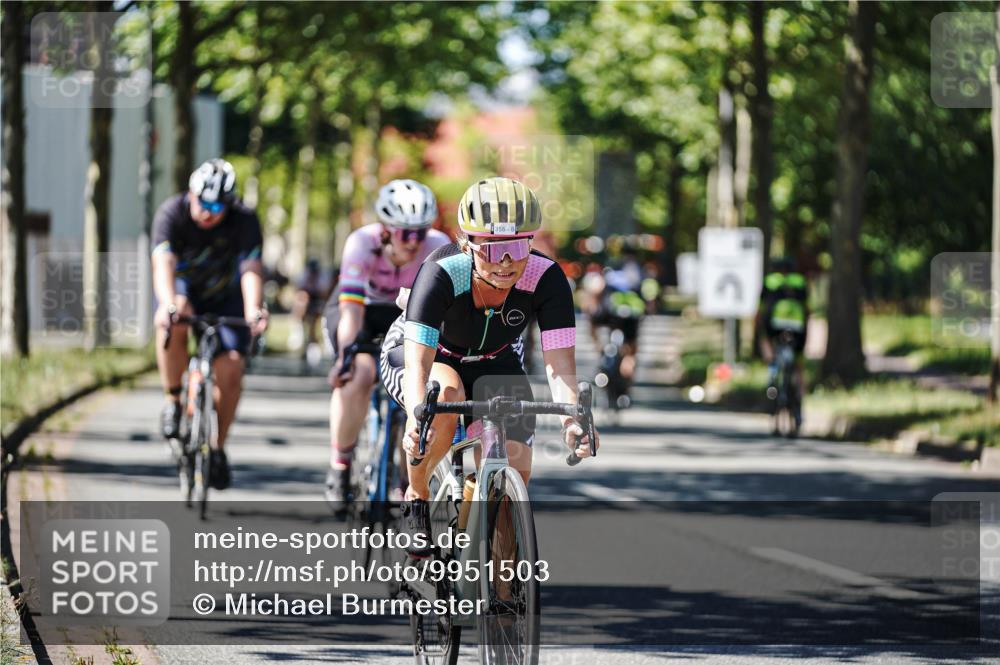 09.08.2026 - GEWOBA Citytriathlon Bremen Michael Burmester http://msf.ph/oto/9951503 09.08.2026 14:17:30 Radfahren 88, 106, 110, 193, 274, 309, 321, 337, 356 meine-sportfotos.de