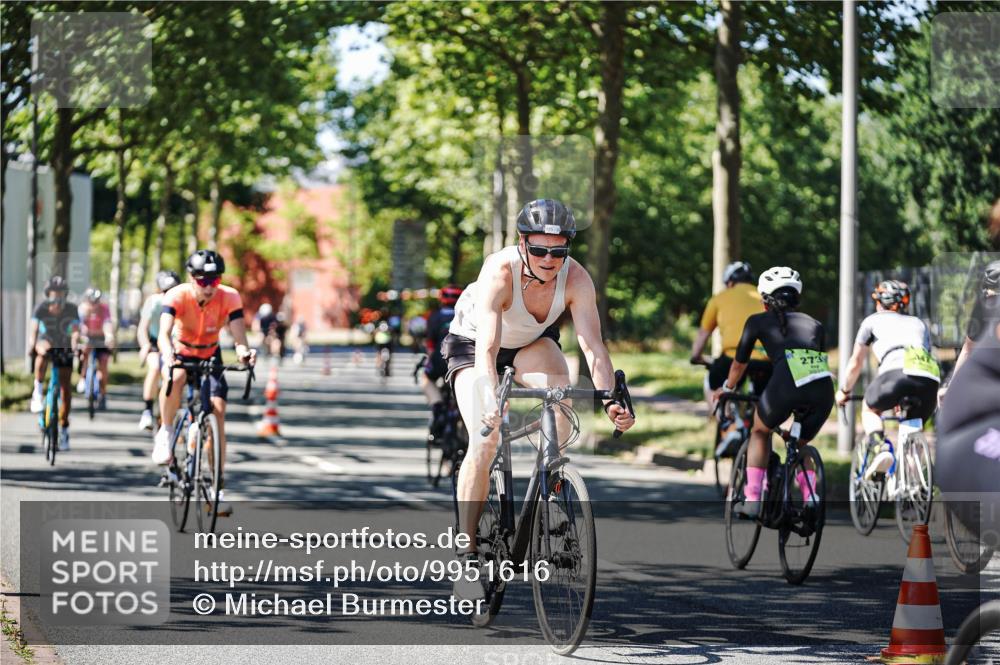 09.08.2026 - GEWOBA Citytriathlon Bremen Michael Burmester http://msf.ph/oto/9951616 09.08.2026 14:18:42 Radfahren 18, 107, 173, 202, 221, 227, 266, 277, 280, 289, 297, 314, 324, 344, 347, 352, 369, 377, 385 meine-sportfotos.de