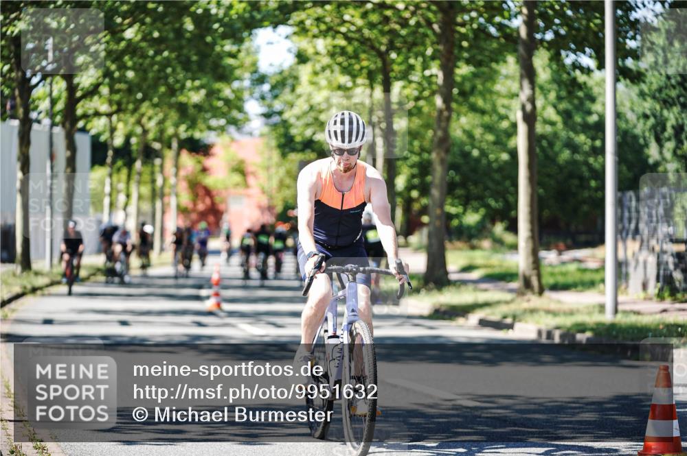 09.08.2026 - GEWOBA Citytriathlon Bremen Michael Burmester http://msf.ph/oto/9951632 09.08.2026 14:18:48 Radfahren 107, 173, 210, 221, 227, 244, 266, 277, 289, 297, 314, 324, 344, 347, 352, 369, 370, 385, 403, 455 meine-sportfotos.de