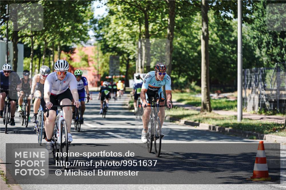 09.08.2026 - GEWOBA Citytriathlon Bremen Michael Burmester http://msf.ph/oto/9951637 09.08.2026 14:18:53 Radfahren 107, 173, 210, 221, 227, 244, 266, 289, 297, 314, 324, 341, 344, 347, 352, 370, 373, 385, 403, 455 meine-sportfotos.de