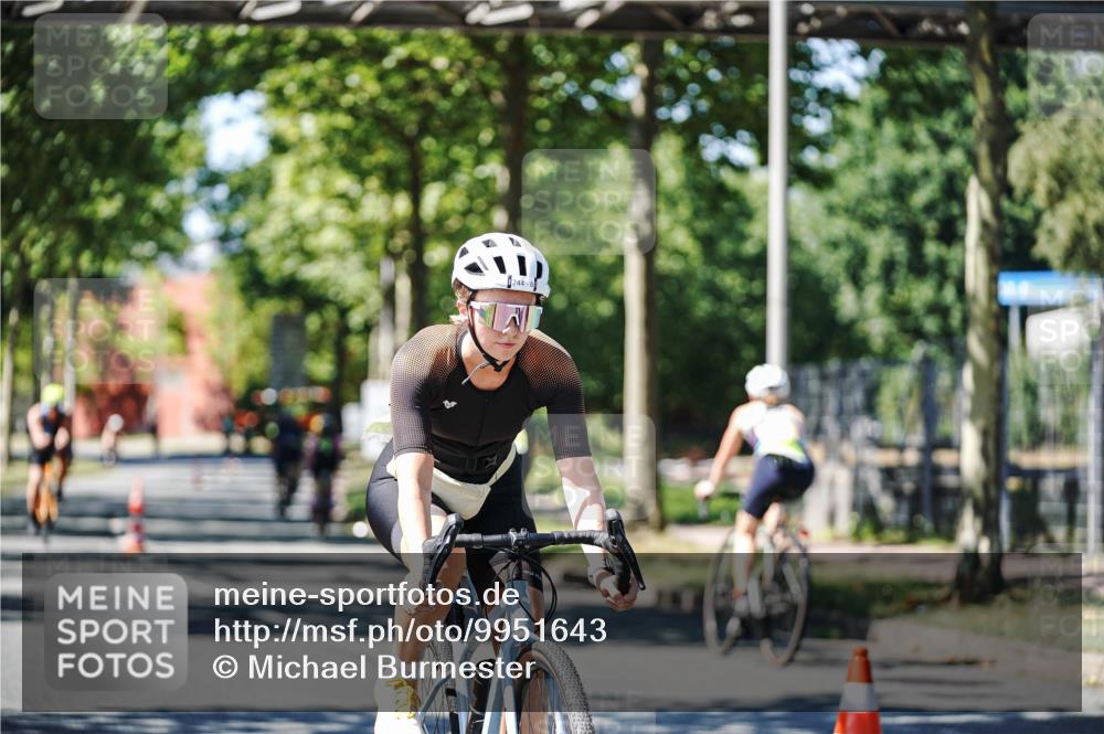 09.08.2026 - GEWOBA Citytriathlon Bremen Michael Burmester http://msf.ph/oto/9951643 09.08.2026 14:18:57 Radfahren 107, 210, 227, 238, 244, 266, 289, 297, 324, 341, 344, 370, 373, 403, 455 meine-sportfotos.de