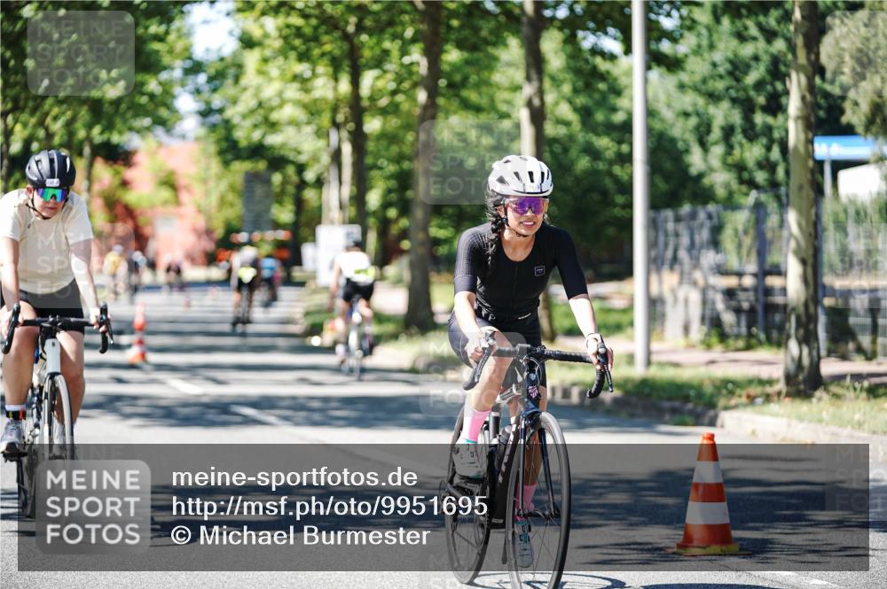 09.08.2026 - GEWOBA Citytriathlon Bremen Michael Burmester http://msf.ph/oto/9951695 09.08.2026 14:19:32 Radfahren 142, 166, 230, 261, 273, 281, 319, 330, 335, 342, 434, 454, 487, 521, 523 meine-sportfotos.de