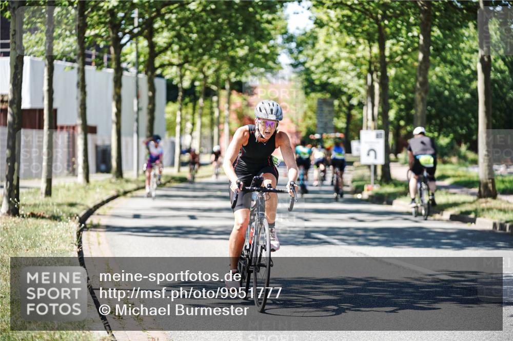 09.08.2026 - GEWOBA Citytriathlon Bremen Michael Burmester http://msf.ph/oto/9951777 09.08.2026 14:20:23 Radfahren 199, 233, 250, 313, 368, 384, 398, 417, 450, 456, 482, 532 meine-sportfotos.de