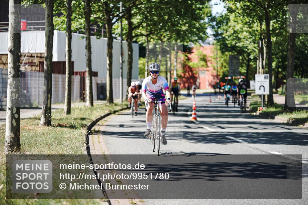 09.08.2026 - GEWOBA Citytriathlon Bremen Michael Burmester http://msf.ph/oto/9951780 09.08.2026 14:20:26 Radfahren 199, 233, 250, 338, 384, 398, 417, 450, 456, 482, 532 meine-sportfotos.de