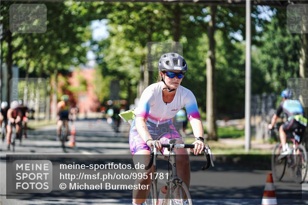 09.08.2026 - GEWOBA Citytriathlon Bremen Michael Burmester http://msf.ph/oto/9951781 09.08.2026 14:20:27 Radfahren 233, 250, 338, 384, 398, 417, 450, 456, 482, 532 meine-sportfotos.de