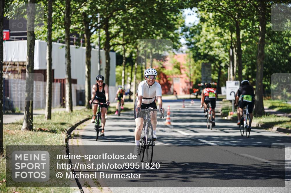 09.08.2026 - GEWOBA Citytriathlon Bremen Michael Burmester http://msf.ph/oto/9951820 09.08.2026 14:21:01 Radfahren 30, 198, 214, 231, 252, 255, 268, 390, 409, 479, 508, 515 meine-sportfotos.de