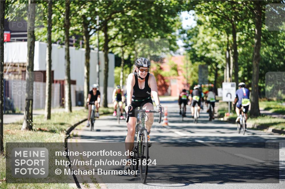 09.08.2026 - GEWOBA Citytriathlon Bremen Michael Burmester http://msf.ph/oto/9951824 09.08.2026 14:21:03 Radfahren 30, 214, 231, 252, 255, 268, 390, 409, 479, 508, 515 meine-sportfotos.de