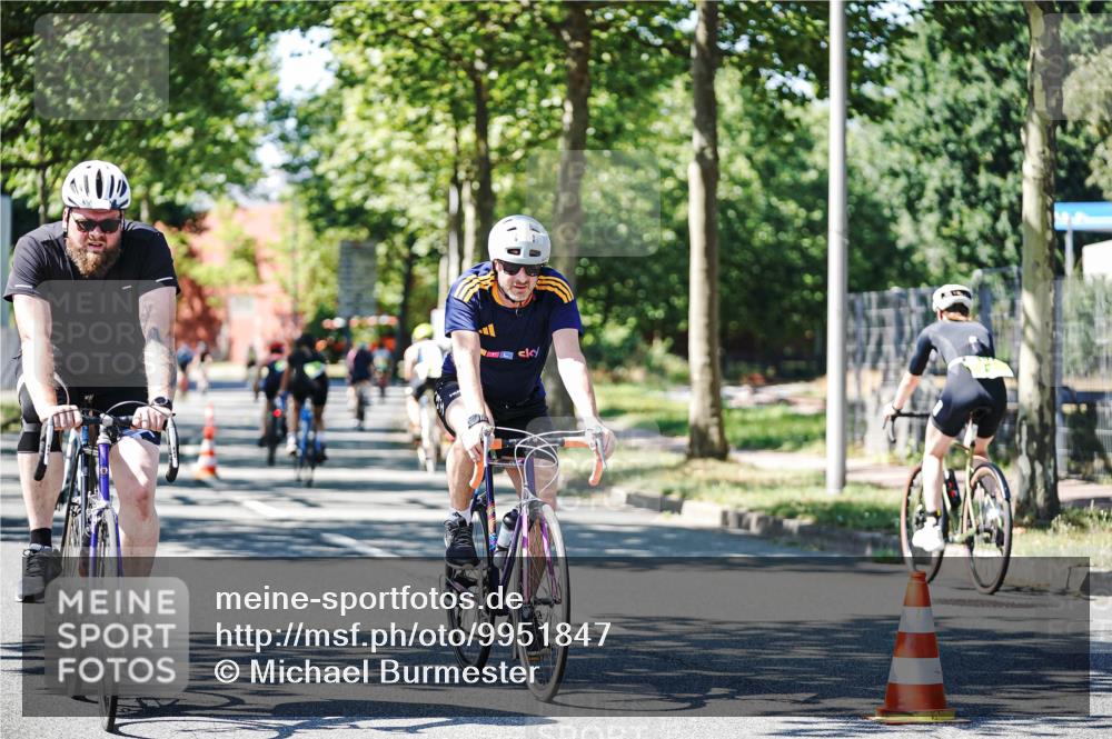 09.08.2026 - GEWOBA Citytriathlon Bremen Michael Burmester http://msf.ph/oto/9951847 09.08.2026 14:21:24 Radfahren 167, 194, 299, 348, 388, 405, 412, 421, 422, 428, 440, 493, 525 meine-sportfotos.de