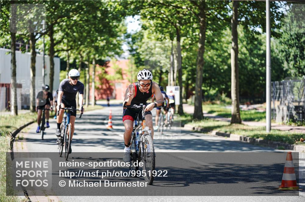 09.08.2026 - GEWOBA Citytriathlon Bremen Michael Burmester http://msf.ph/oto/9951922 09.08.2026 14:22:36 Radfahren 104, 275, 298, 381, 389, 394, 397, 411, 413 meine-sportfotos.de