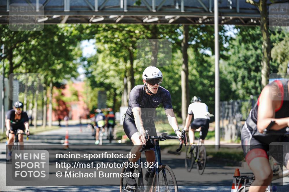09.08.2026 - GEWOBA Citytriathlon Bremen Michael Burmester http://msf.ph/oto/9951924 09.08.2026 14:22:36 Radfahren 104, 275, 298, 381, 389, 394, 397, 411, 413 meine-sportfotos.de