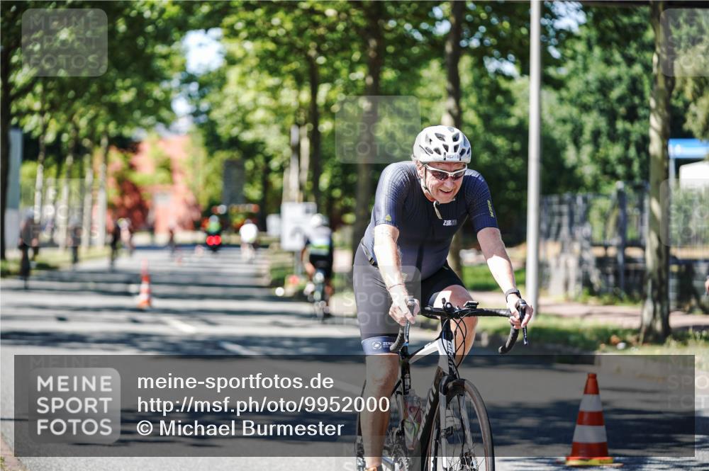 09.08.2026 - GEWOBA Citytriathlon Bremen Michael Burmester http://msf.ph/oto/9952000 09.08.2026 14:23:36 Radfahren 318, 332, 424, 426, 435, 463, 467, 489, 516 meine-sportfotos.de