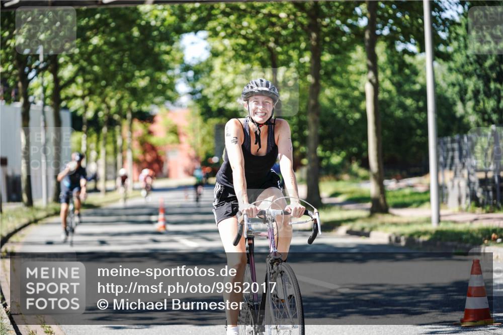 09.08.2026 - GEWOBA Citytriathlon Bremen Michael Burmester http://msf.ph/oto/9952017 09.08.2026 14:23:51 Radfahren 246, 248, 430, 435, 465, 471, 472, 489, 494, 516 meine-sportfotos.de