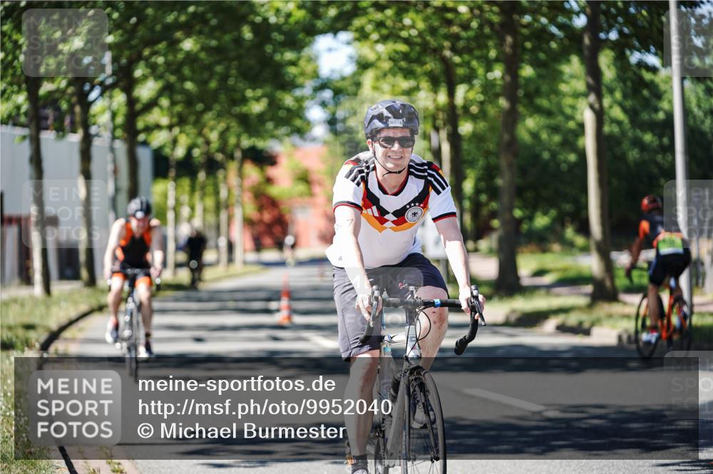 09.08.2026 - GEWOBA Citytriathlon Bremen Michael Burmester http://msf.ph/oto/9952040 09.08.2026 14:24:15 Radfahren 315, 361, 436, 468, 495, 502, 505 meine-sportfotos.de
