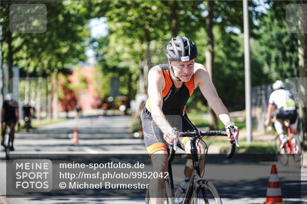 09.08.2026 - GEWOBA Citytriathlon Bremen Michael Burmester http://msf.ph/oto/9952042 09.08.2026 14:24:16 Radfahren 315, 361, 436, 468, 495, 502, 505 meine-sportfotos.de