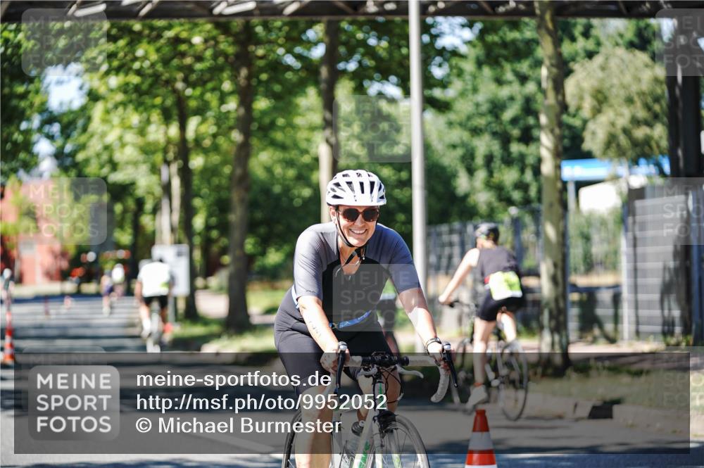 09.08.2026 - GEWOBA Citytriathlon Bremen Michael Burmester http://msf.ph/oto/9952052 09.08.2026 14:24:27 Radfahren 160, 367, 436, 451, 483, 488, 495, 505 meine-sportfotos.de