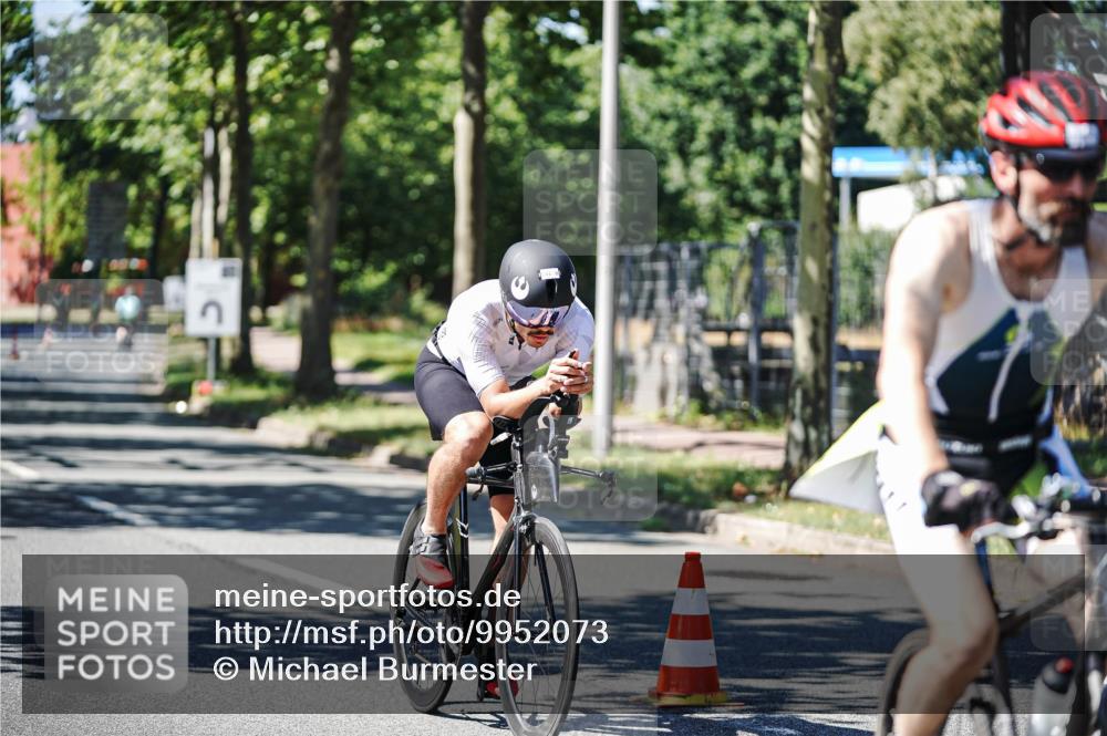 09.08.2026 - GEWOBA Citytriathlon Bremen Michael Burmester http://msf.ph/oto/9952073 09.08.2026 14:24:47 Radfahren 120, 141, 414, 460, 496, 499, 514 meine-sportfotos.de
