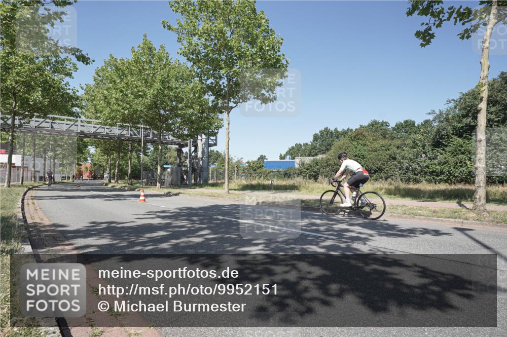 09.08.2026 - GEWOBA Citytriathlon Bremen Michael Burmester http://msf.ph/oto/9952151 09.08.2026 13:18:39 Radfahren 800, 956, 1159 meine-sportfotos.de