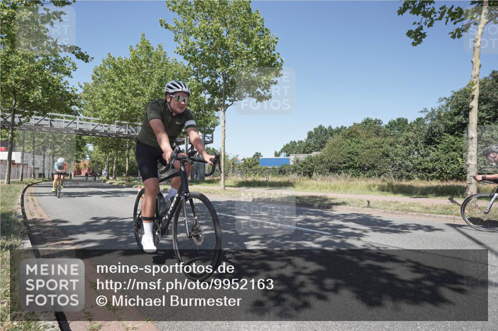 09.08.2026 - GEWOBA Citytriathlon Bremen Michael Burmester http://msf.ph/oto/9952163 09.08.2026 13:18:51 Radfahren 626, 800, 1104, 1115, 1159 meine-sportfotos.de