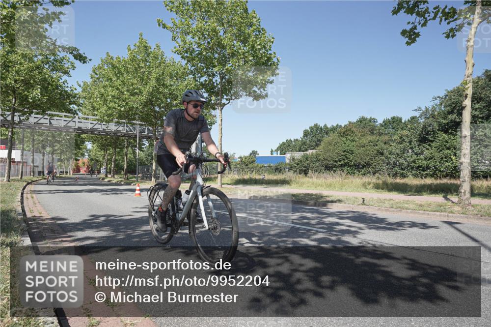 09.08.2026 - GEWOBA Citytriathlon Bremen Michael Burmester http://msf.ph/oto/9952204 09.08.2026 13:19:38 Radfahren 693, 785, 813, 944, 1014, 1107 meine-sportfotos.de
