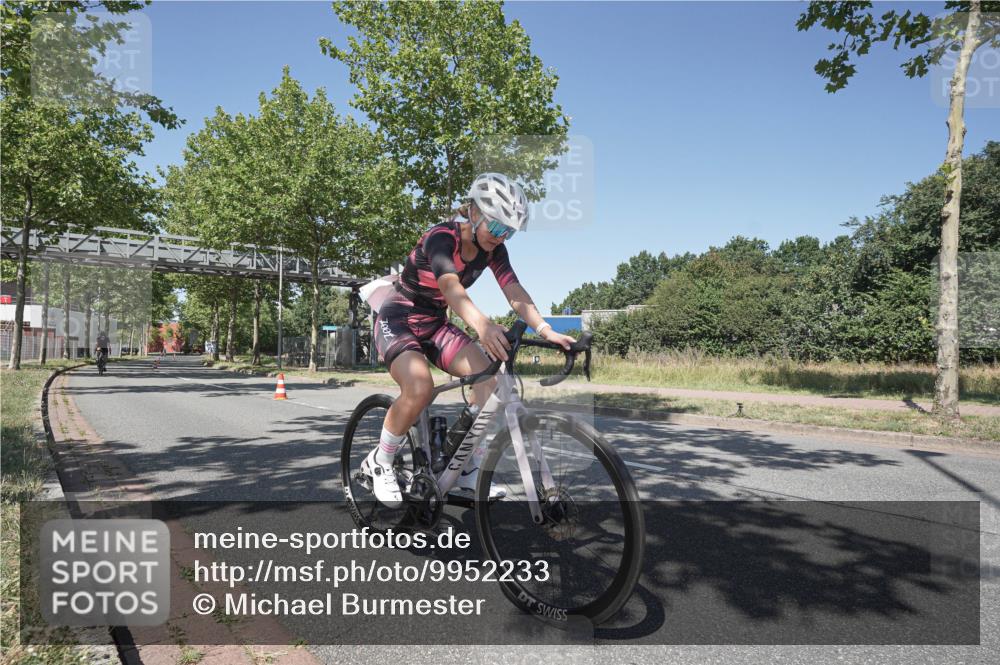 09.08.2026 - GEWOBA Citytriathlon Bremen Michael Burmester http://msf.ph/oto/9952233 09.08.2026 13:20:21 Radfahren 859, 933, 943, 991, 1140 meine-sportfotos.de