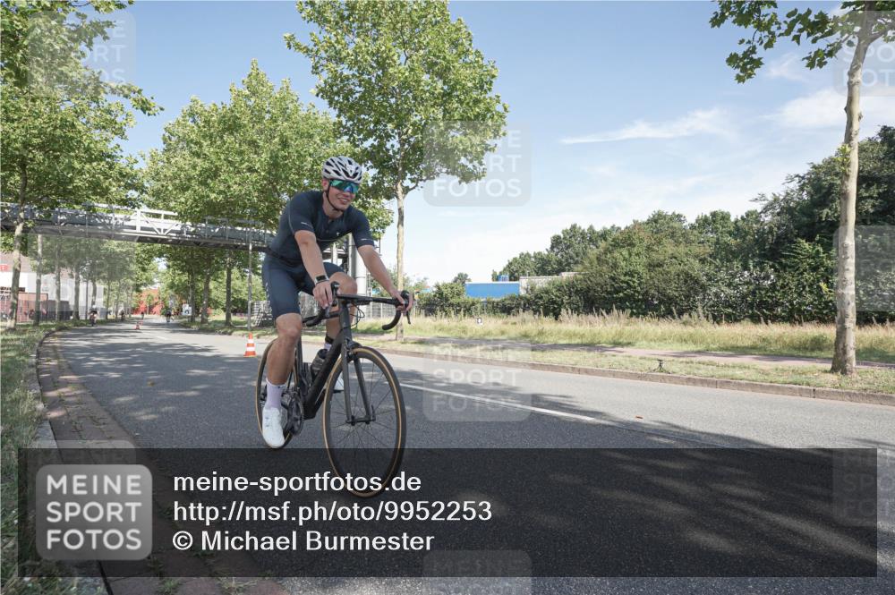 09.08.2026 - GEWOBA Citytriathlon Bremen Michael Burmester http://msf.ph/oto/9952253 09.08.2026 10:25:25 Radfahren 301, 323, 336, 345, 360, 377, 427 meine-sportfotos.de
