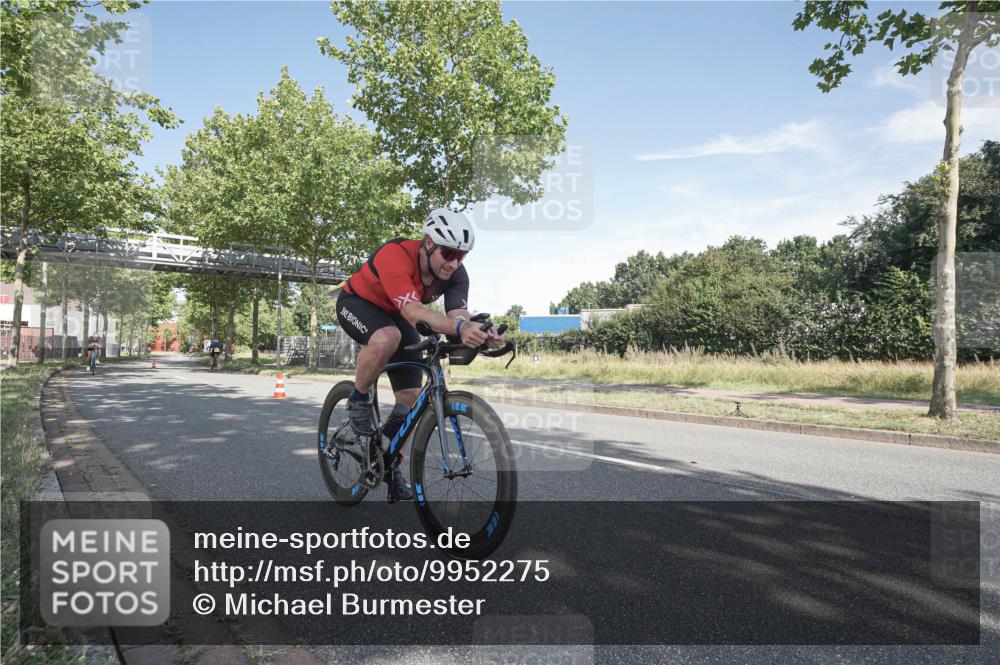 09.08.2026 - GEWOBA Citytriathlon Bremen Michael Burmester http://msf.ph/oto/9952275 09.08.2026 10:25:50 Radfahren 322, 372 meine-sportfotos.de