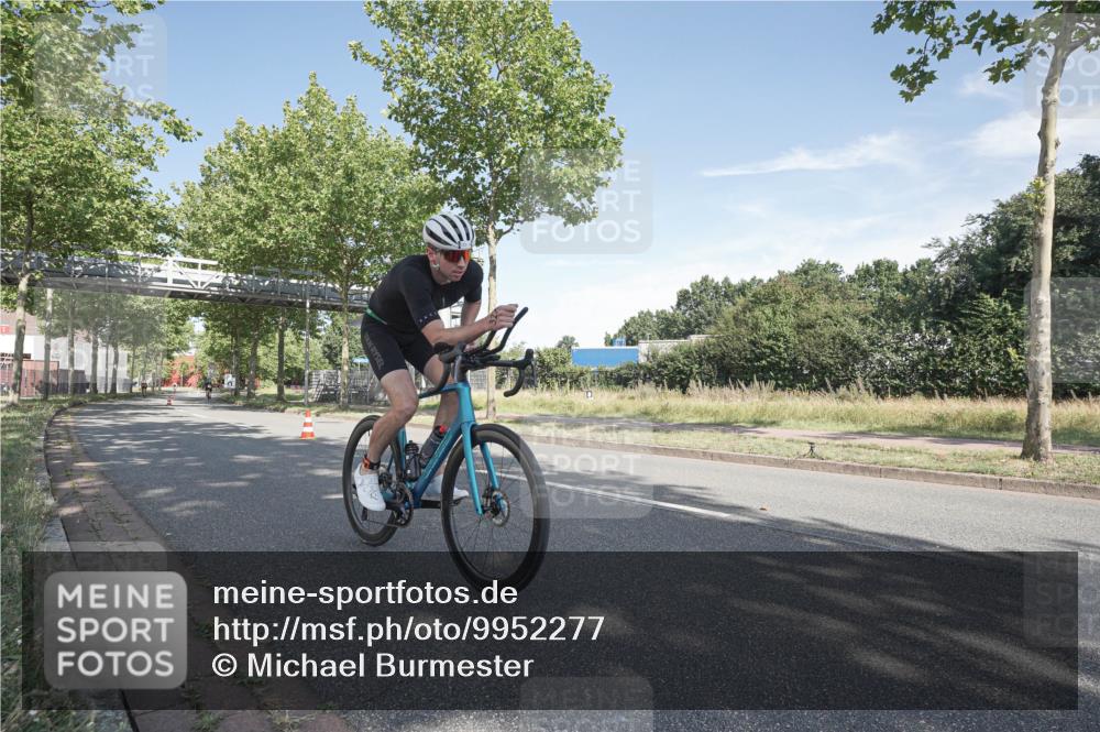 09.08.2026 - GEWOBA Citytriathlon Bremen Michael Burmester http://msf.ph/oto/9952277 09.08.2026 10:25:52 Radfahren 322, 372 meine-sportfotos.de