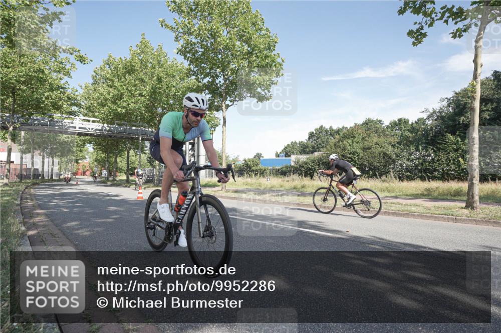 09.08.2026 - GEWOBA Citytriathlon Bremen Michael Burmester http://msf.ph/oto/9952286 09.08.2026 10:26:03 Radfahren 322, 372, 389, 416 meine-sportfotos.de