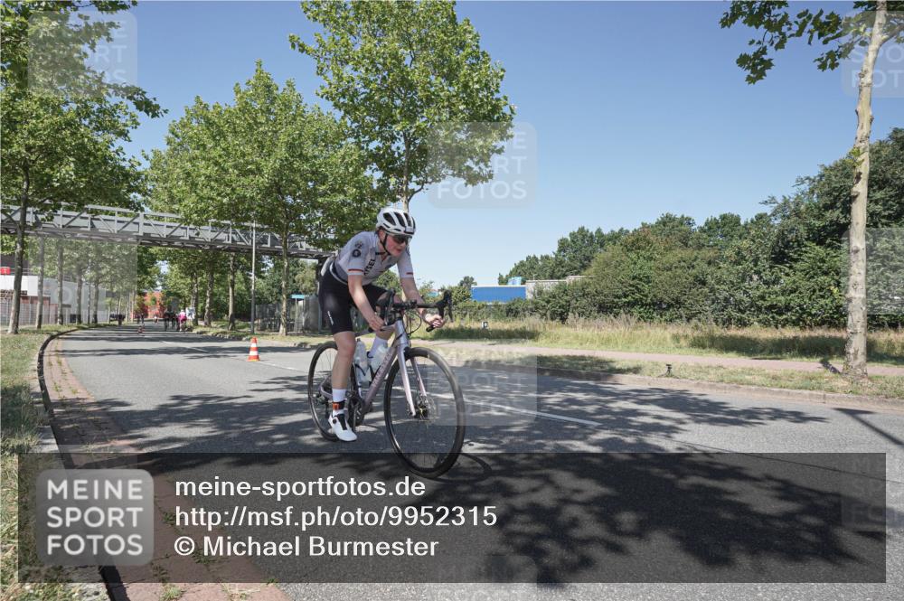 09.08.2026 - GEWOBA Citytriathlon Bremen Michael Burmester http://msf.ph/oto/9952315 09.08.2026 13:23:16 Radfahren 997, 1105, 1122 meine-sportfotos.de