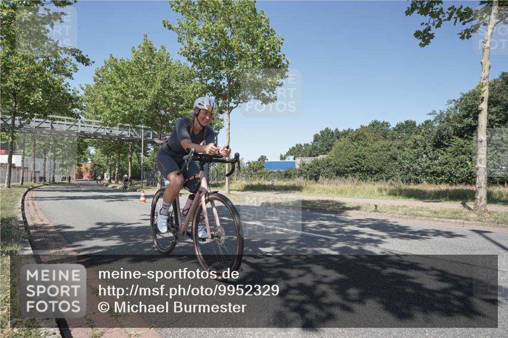 09.08.2026 - GEWOBA Citytriathlon Bremen Michael Burmester http://msf.ph/oto/9952329 09.08.2026 13:23:34 Radfahren 842, 941, 966, 997, 1122 meine-sportfotos.de