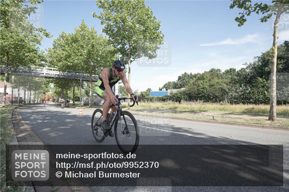 09.08.2026 - GEWOBA Citytriathlon Bremen Michael Burmester http://msf.ph/oto/9952370 09.08.2026 10:28:15 Radfahren 395, 502 meine-sportfotos.de