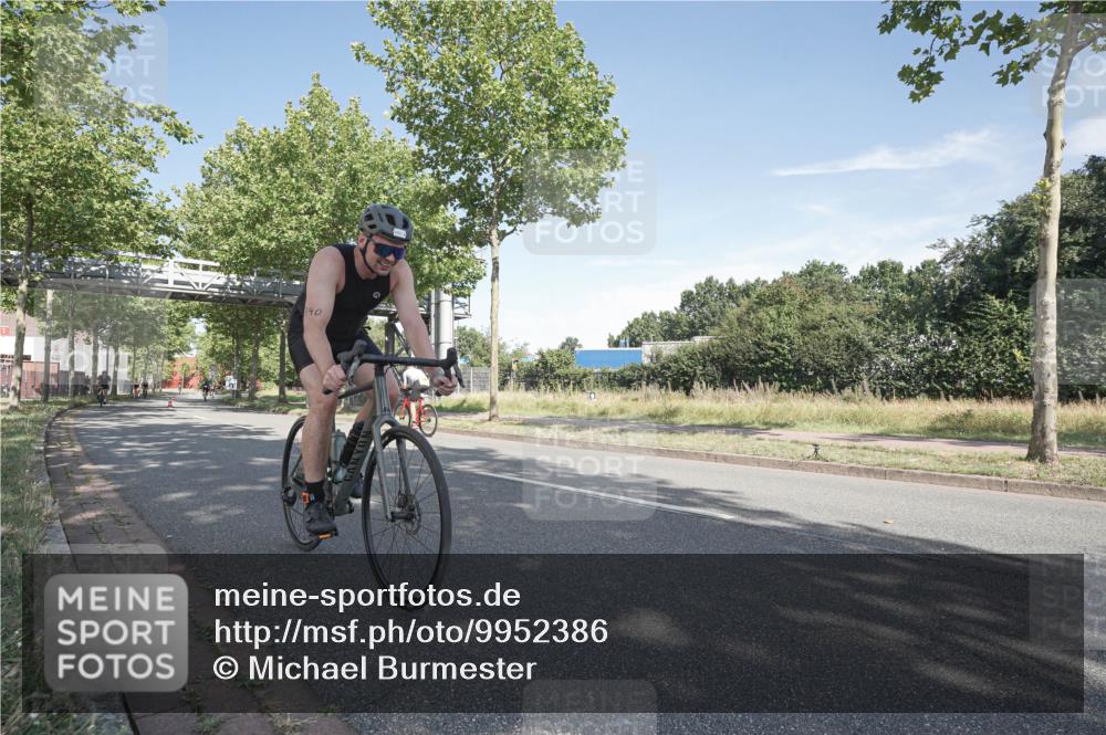 09.08.2026 - GEWOBA Citytriathlon Bremen Michael Burmester http://msf.ph/oto/9952386 09.08.2026 10:28:28 Radfahren 329, 332, 340, 362, 502 meine-sportfotos.de