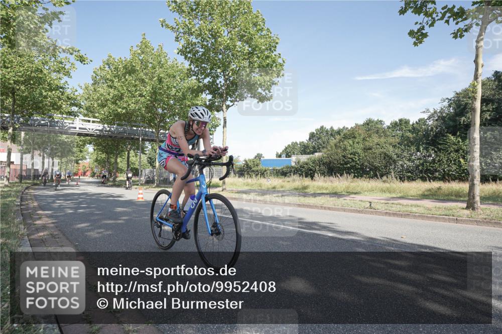 09.08.2026 - GEWOBA Citytriathlon Bremen Michael Burmester http://msf.ph/oto/9952408 09.08.2026 10:28:51 Radfahren 356, 394, 465, 517, 519 meine-sportfotos.de