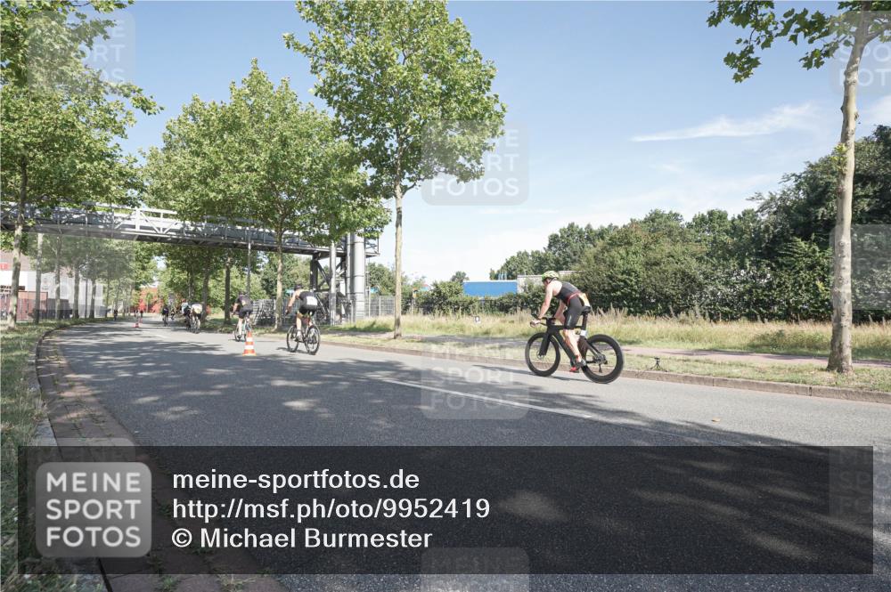 09.08.2026 - GEWOBA Citytriathlon Bremen Michael Burmester http://msf.ph/oto/9952419 09.08.2026 10:28:56 Radfahren 356, 394, 437, 465, 517, 519 meine-sportfotos.de