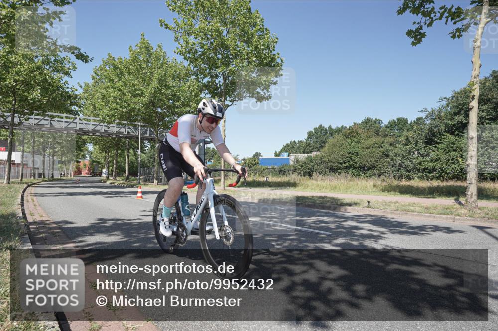 09.08.2026 - GEWOBA Citytriathlon Bremen Michael Burmester http://msf.ph/oto/9952432 09.08.2026 13:26:27 Radfahren 554 meine-sportfotos.de