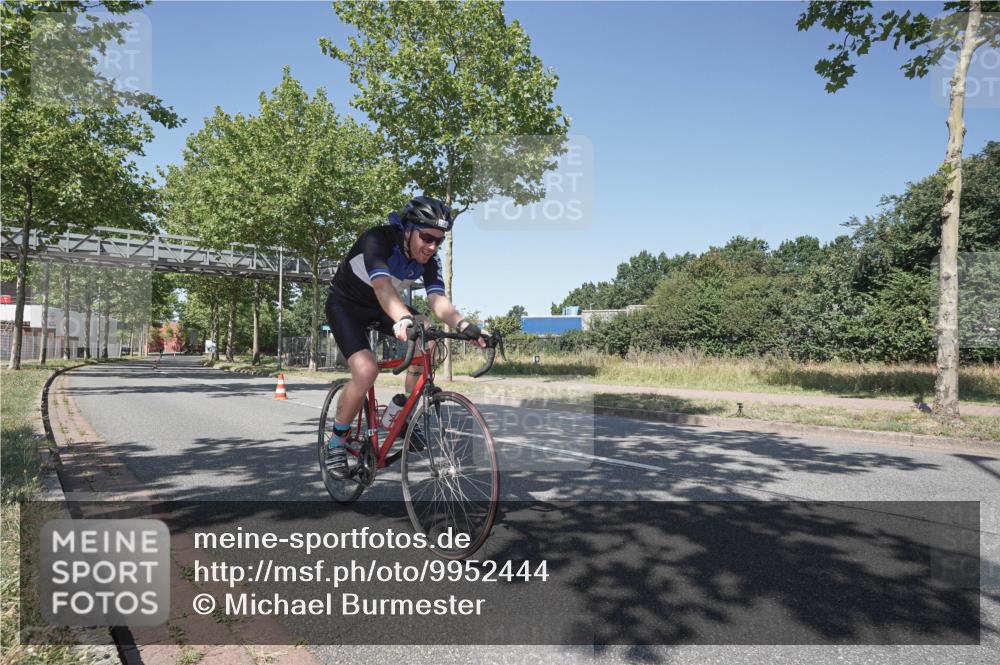 09.08.2026 - GEWOBA Citytriathlon Bremen Michael Burmester http://msf.ph/oto/9952444 09.08.2026 13:27:32 Radfahren 927, 1149 meine-sportfotos.de