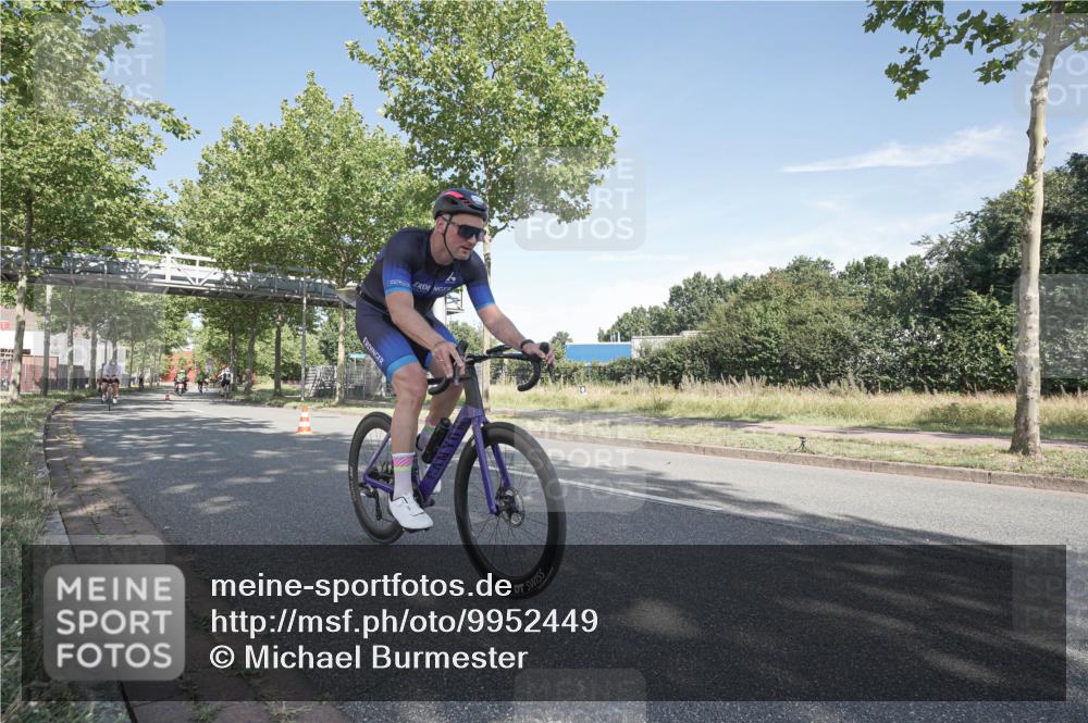 09.08.2026 - GEWOBA Citytriathlon Bremen Michael Burmester http://msf.ph/oto/9952449 09.08.2026 10:29:20 Radfahren 325, 327, 352, 355, 359, 396, 408, 478 meine-sportfotos.de