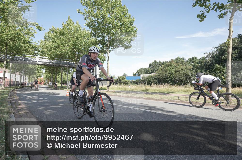 09.08.2026 - GEWOBA Citytriathlon Bremen Michael Burmester http://msf.ph/oto/9952467 09.08.2026 10:29:36 Radfahren 231, 295, 298, 300, 328, 363, 364, 379 meine-sportfotos.de